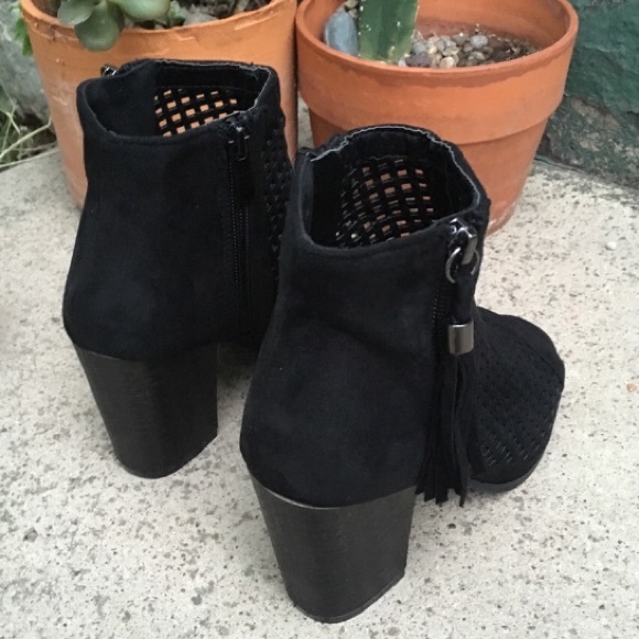 PERFORATED TASSEL PEEP TOE ANKLE BOOTIES - Picture 3 of 4